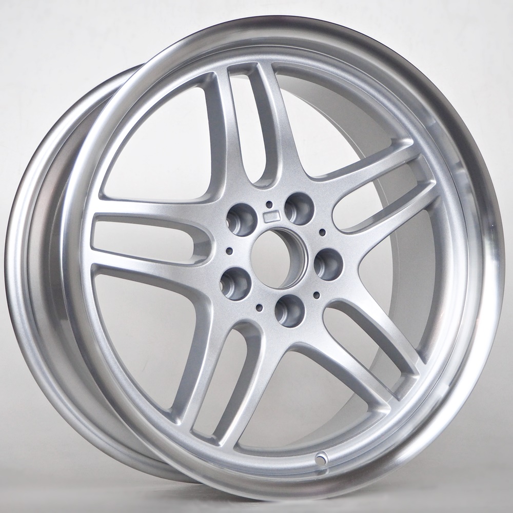 Llanta 4R Aiden Silver/Lip Machined