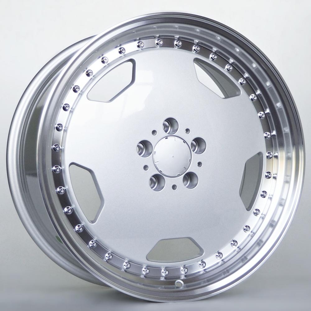 Llanta 4R Faust Silver/Lip Machined + Chrome rivets