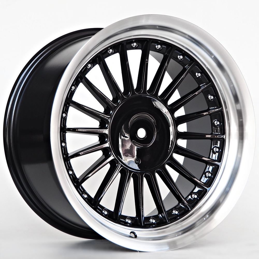 Llanta 4R Steel Black Machined Lip + Chrome Rivets